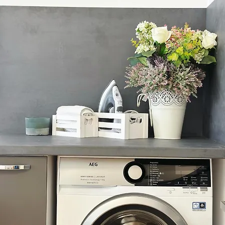 Apartment Sweet Warna